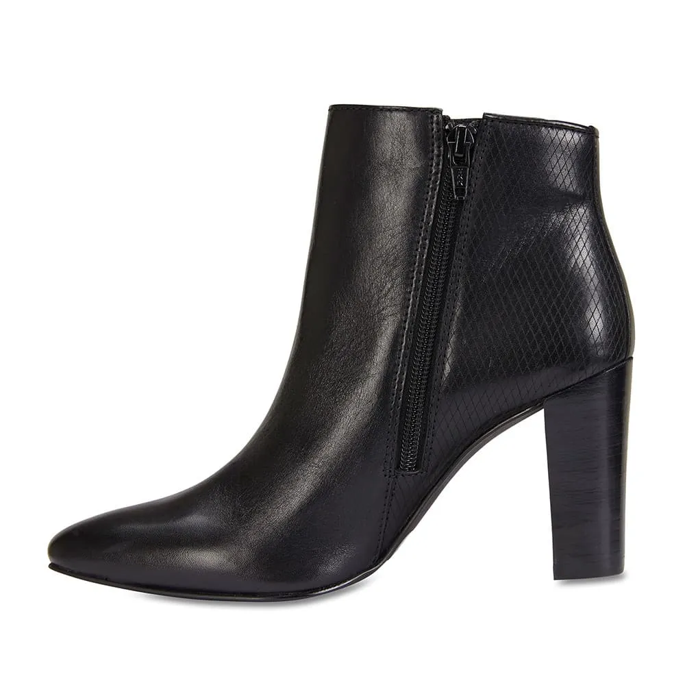 Belgium Boot in Black Hi Shine Leather