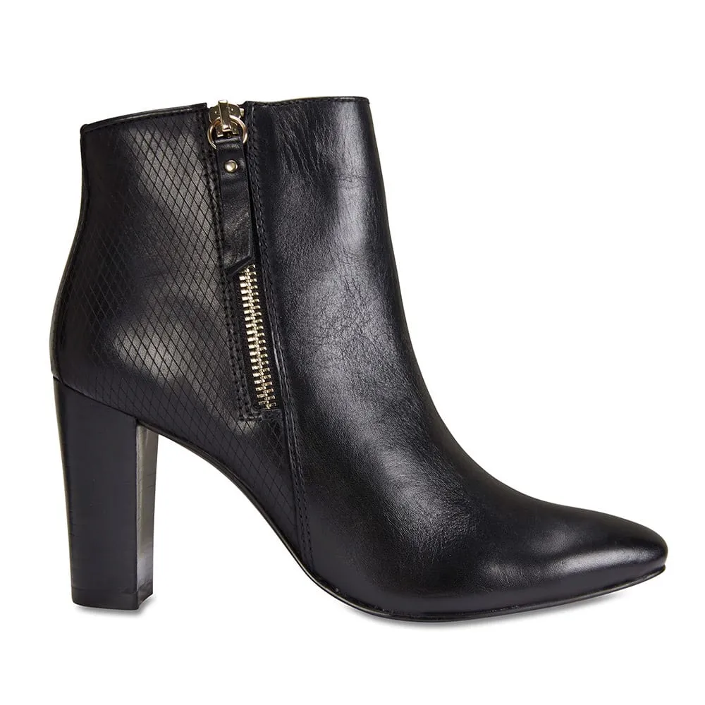 Belgium Boot in Black Hi Shine Leather