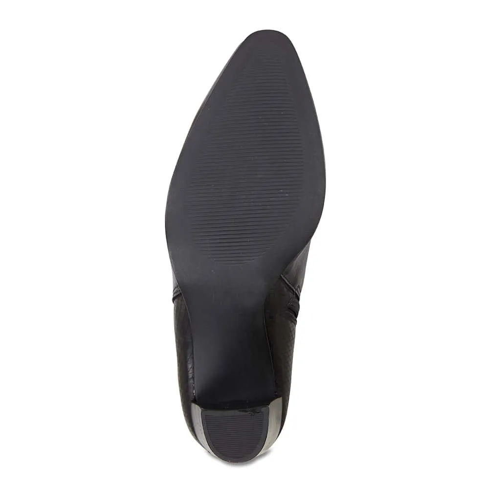 Belgium Boot in Black Hi Shine Leather