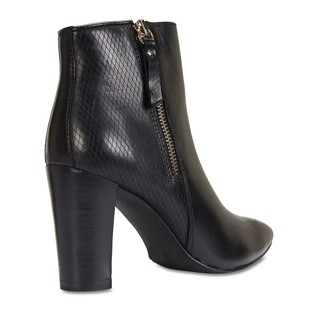 Belgium Boot in Black Hi Shine Leather