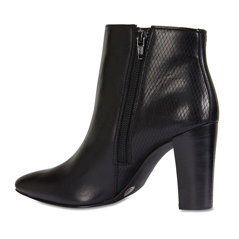 Belgium Boot in Black Hi Shine Leather