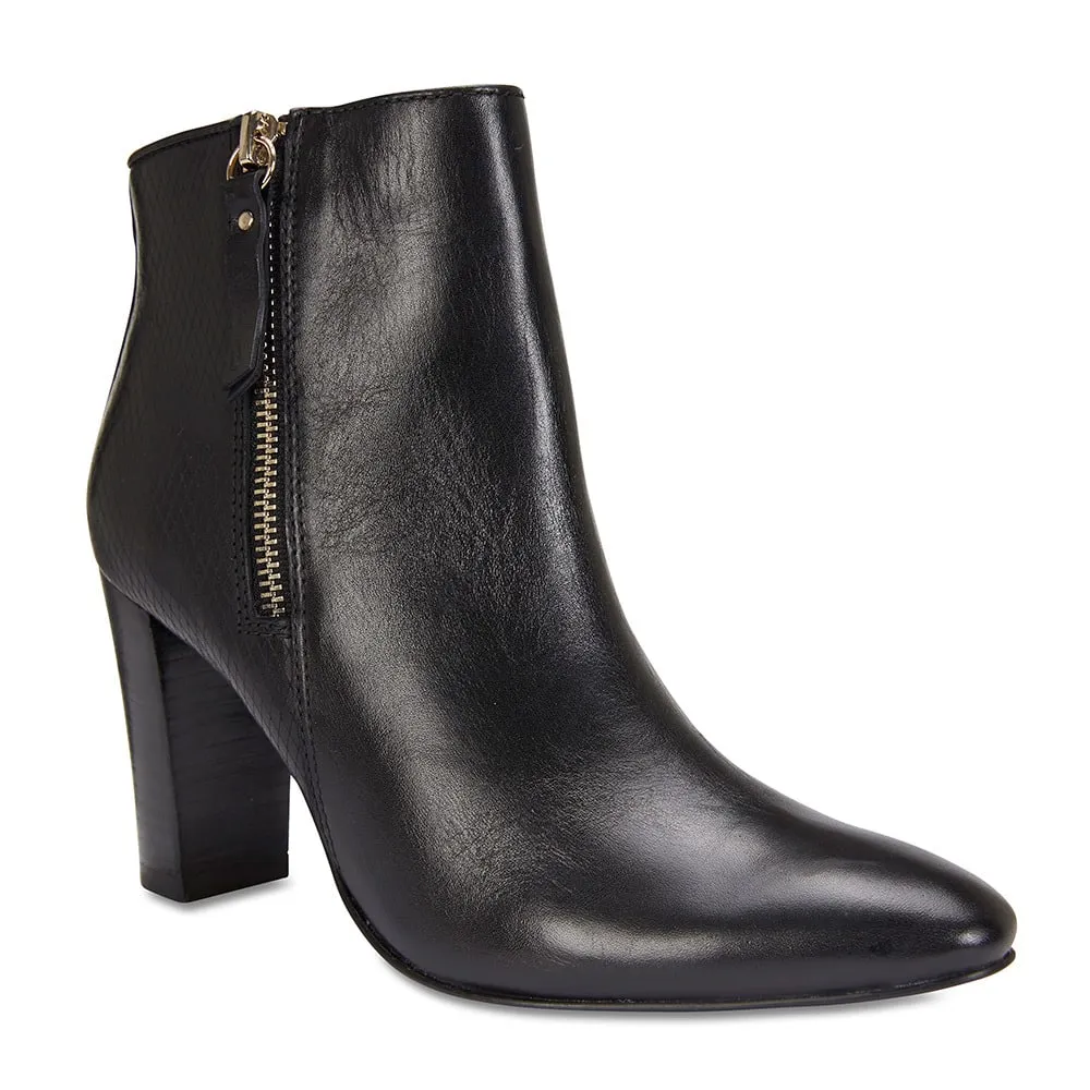 Belgium Boot in Black Hi Shine Leather