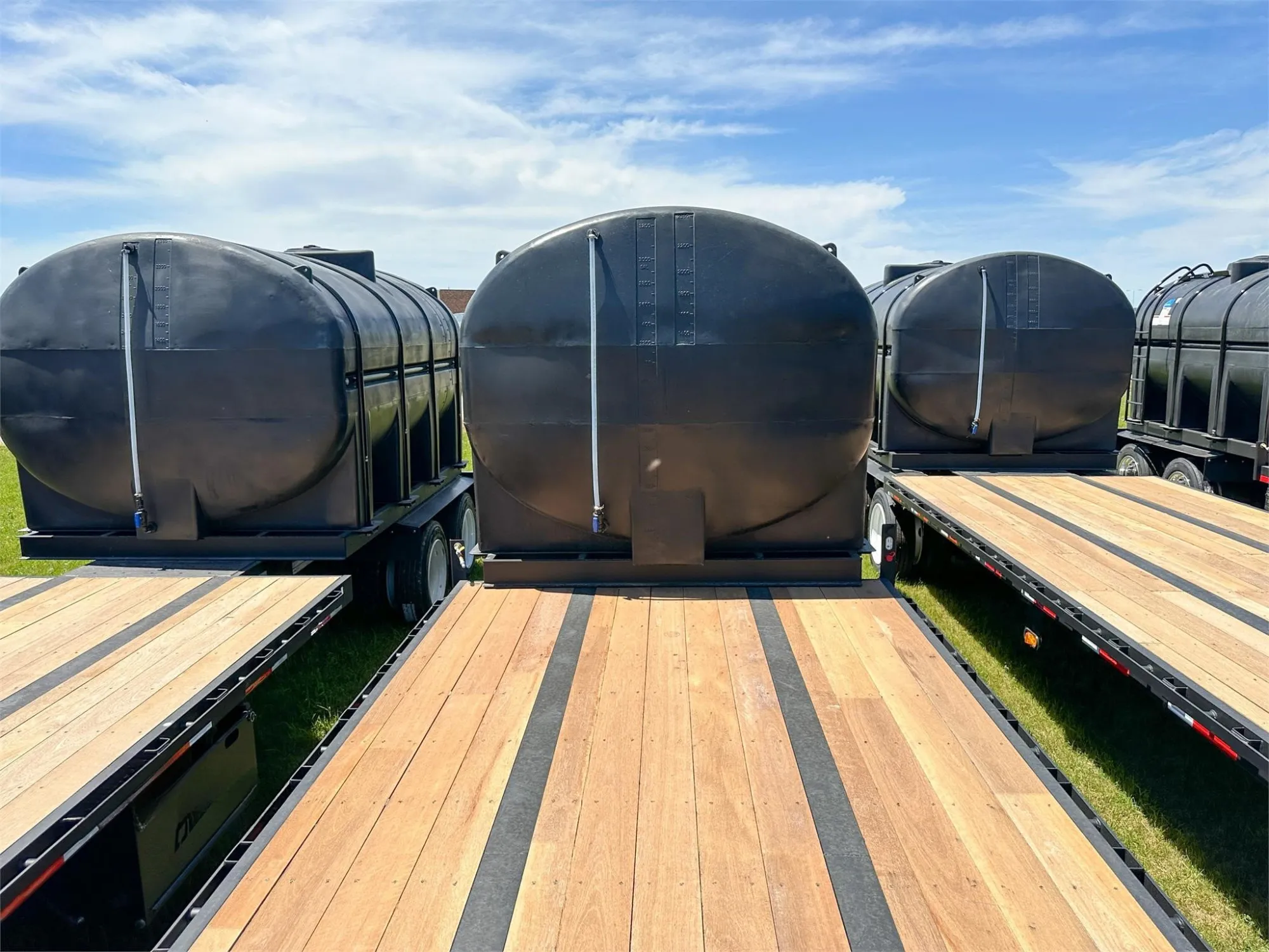 Demco Liquid Tender Trailer | Model 36' | Width 102" | 24” King Pin | Brake Size 16.5” x 7” | For Tractors