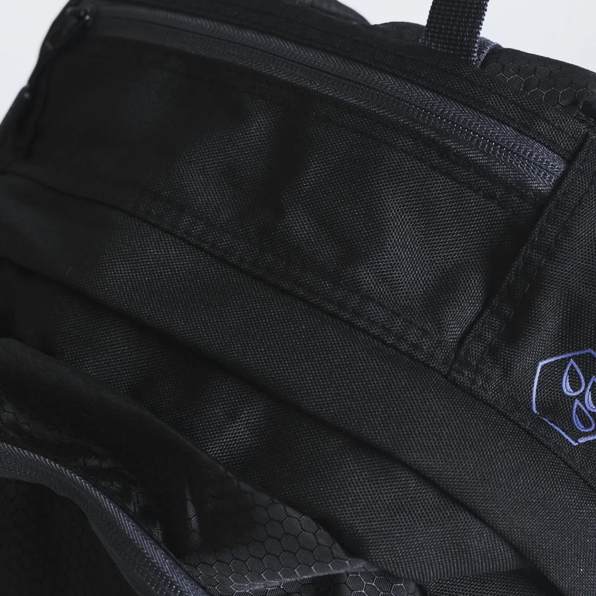 Manto Cross Back Pack Black