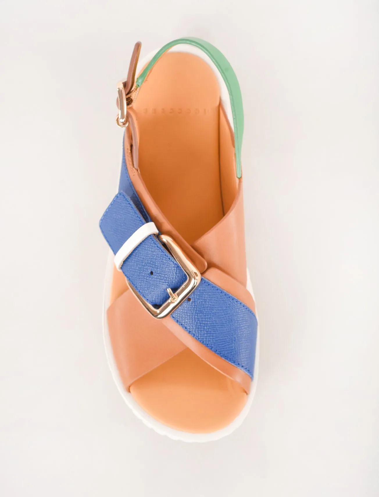Plia Juno, Tan