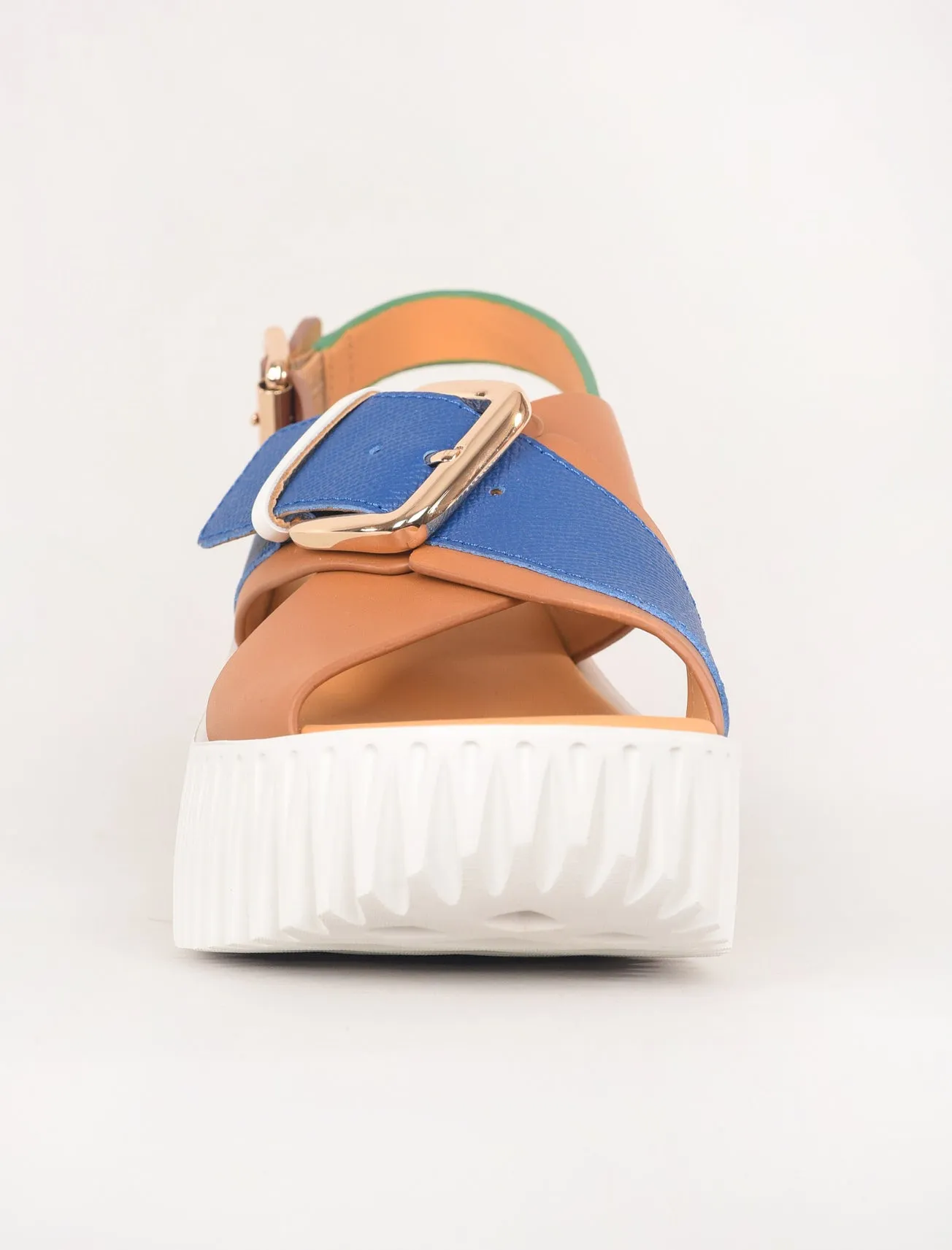 Plia Juno, Tan