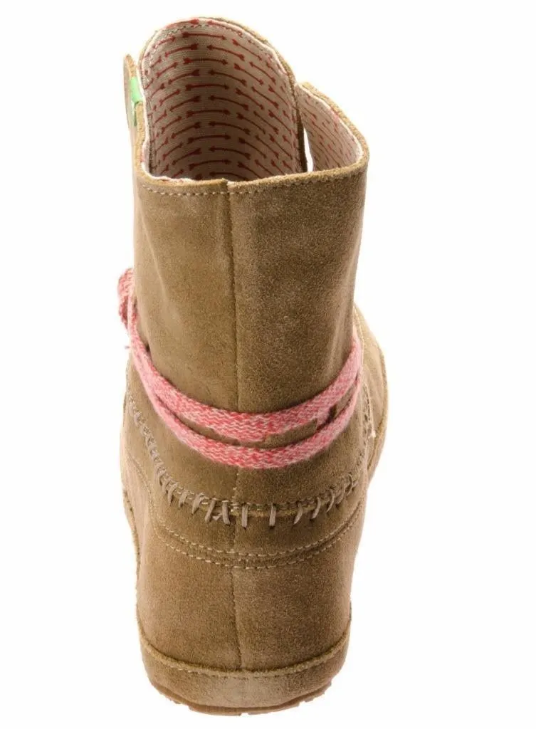 SANUK SOULSHINE TAN SUEDE ANKLE BOOTIE