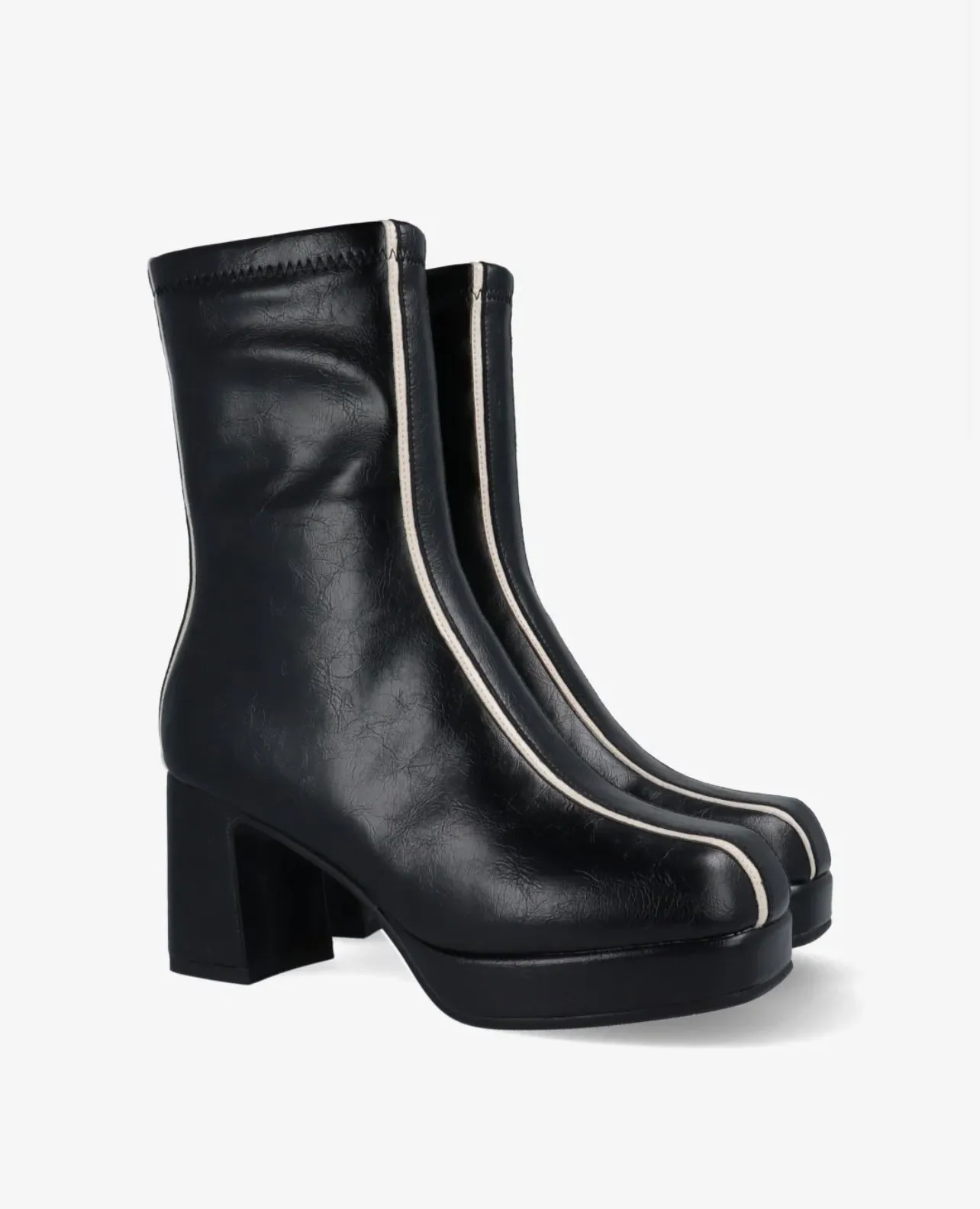 Sia Boot in Black