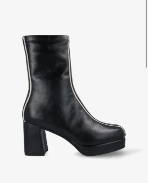 Sia Boot in Black