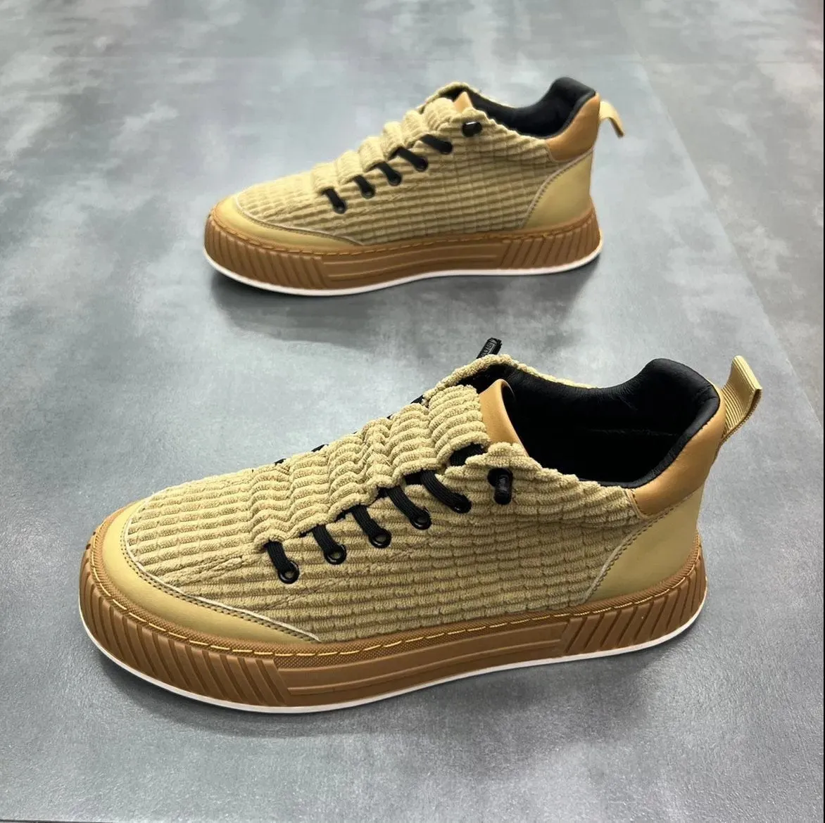 Soft Casual Fly Weaving Non-Slip Shoes