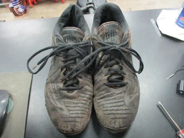 Used New Balance Metal Cleats Size 8.5 - has wear