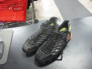 Used Rawlings Cleats Size 3.5